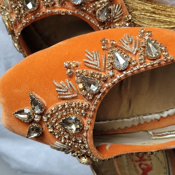 NWTBrand new Handmade velvet bridal khussas. Pakistani Indian khussas flat shoes - Picture 5 of 6